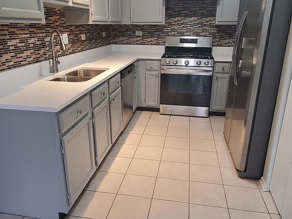 4th image of 952 Huntington Dr