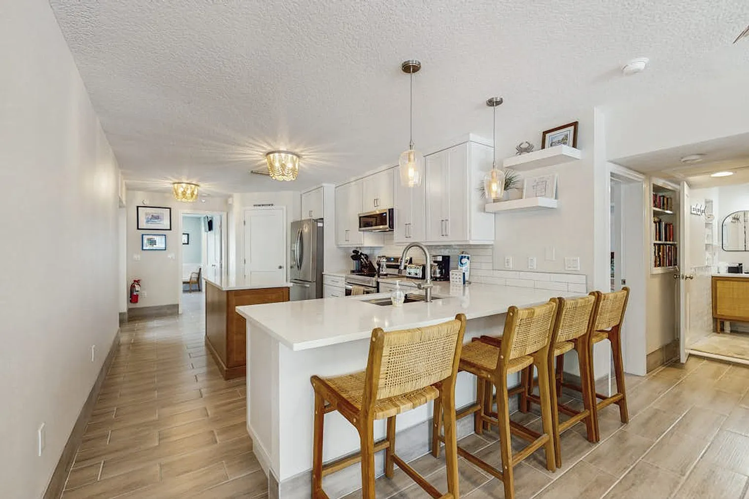 3 bed, 2.0 bath, 1582 sqft, $11,772 — Photo 4