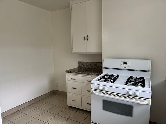 5th image of 1033 N Sweetzer Ave