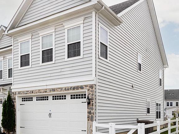2nd image of 120 Wye Oak Dr