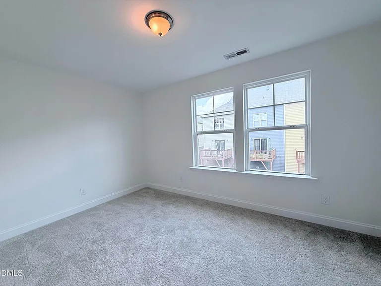275 Michigan Ave — Photo 4