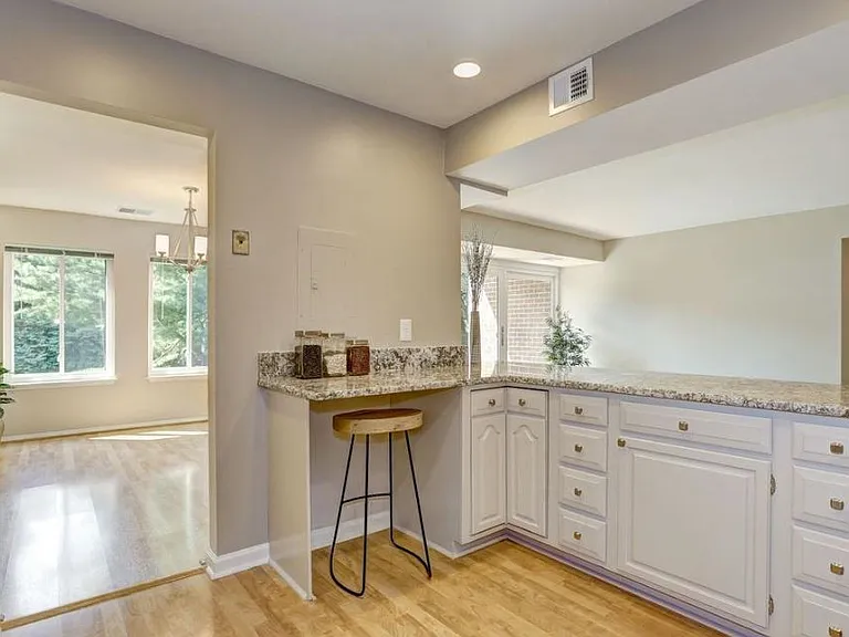 11305 Commonwealth Dr #T3 — Photo 2