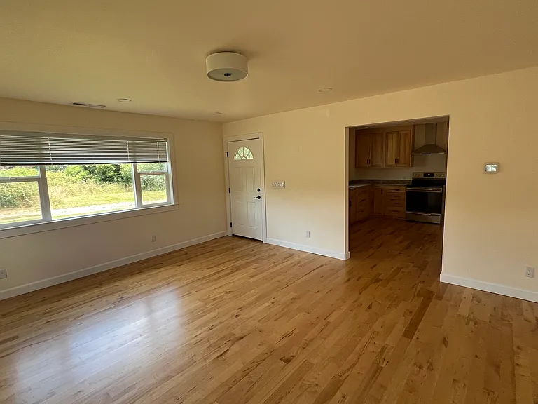 939 Ford St — Photo 6