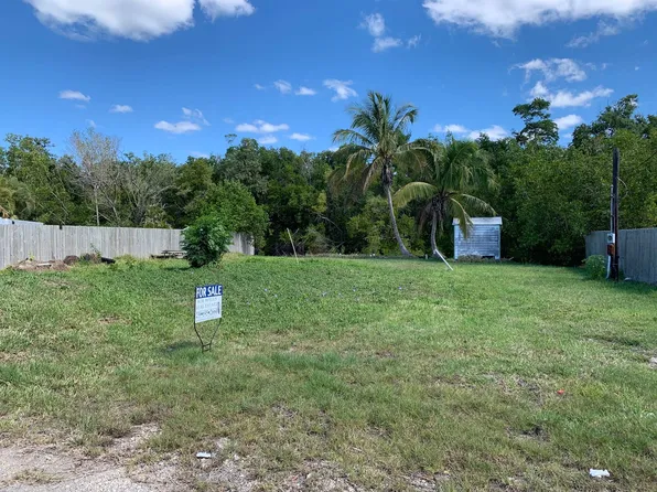 27 Plantation Dr, Everglades City, FL 34139