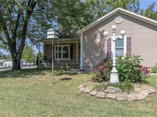 406 W Mulberry St, Cleveland, MO 64734