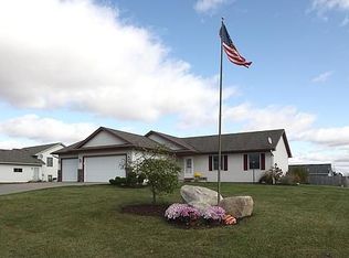 702 Lacie D Ln, Roberts, WI 54023