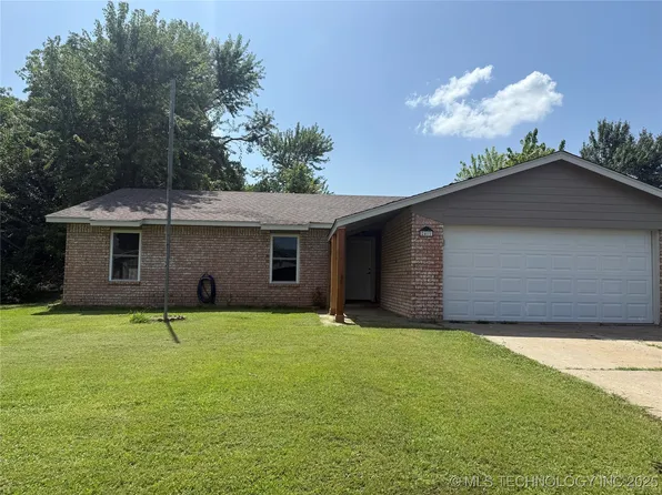 2411 Daniel Blvd, Muskogee, OK 74403
