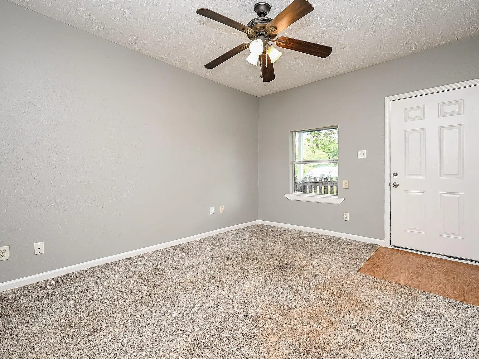 2 bed, 1.0 bath, 936 sqft, $1,275 — Photo 3