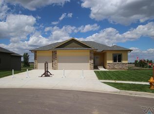 5716 E Robin Oak Cir, Sioux Falls, SD 57110