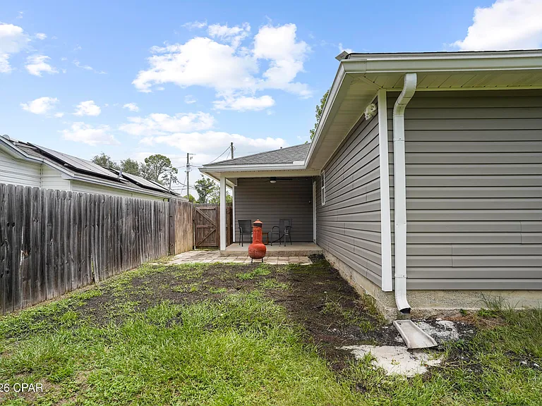 1815 Foster Ave — Photo 46