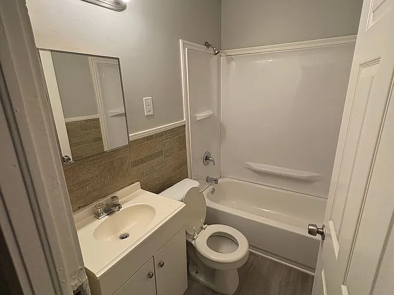 2077 Lowell Ave — Photo 4