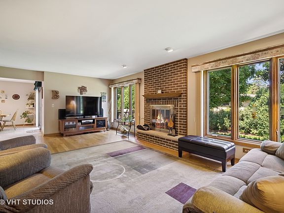 3rd image of 2514 E Hartford Ct