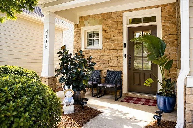 4 bed, 4.0 bath, 2601 sqft, $3,000 — Photo 2