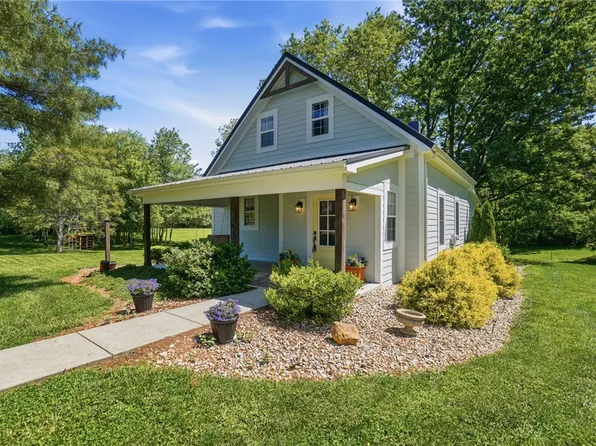 6275 Roundhead Rd, New Vienna, OH 45159