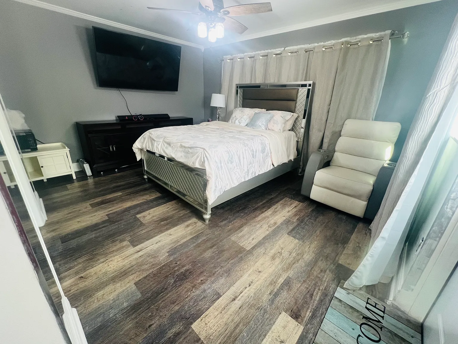 1 bed, 1.5 bath, 1300 sqft, $1,700 — Photo 2