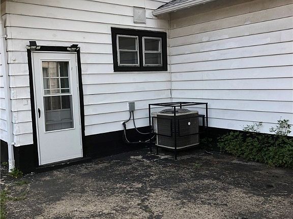 3rd image of 404 E Siebenthaler Ave