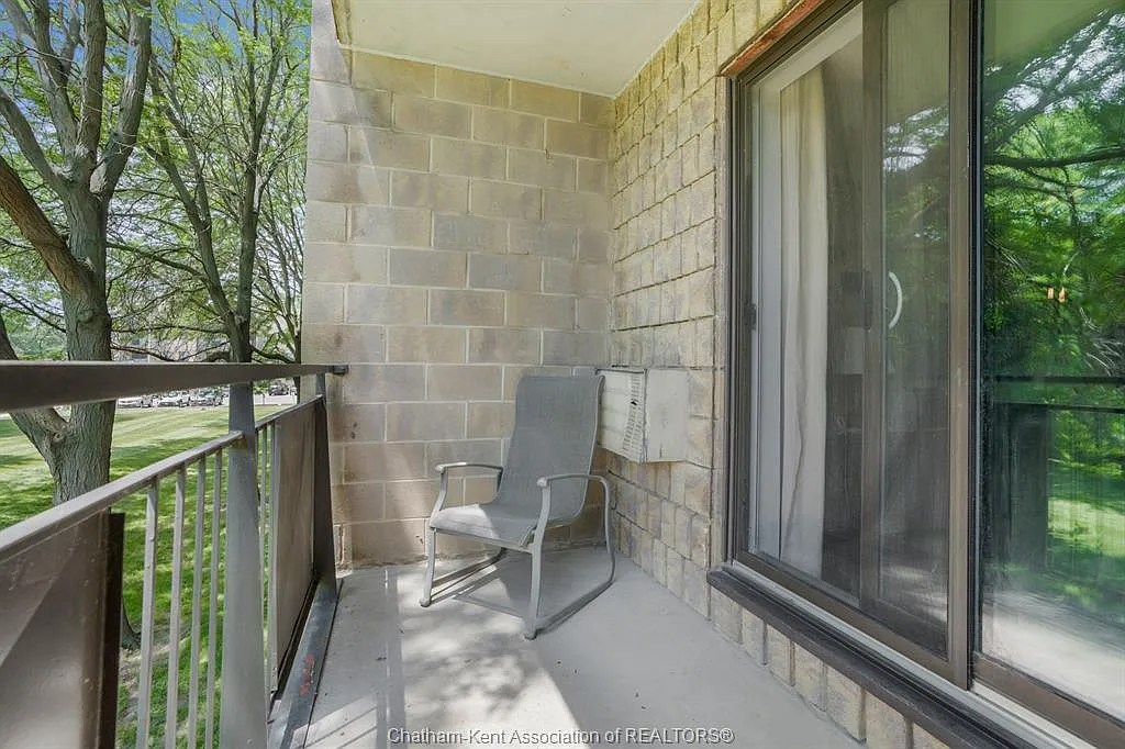 2 bed, 1.0 bath, $1,750 — Photo 3