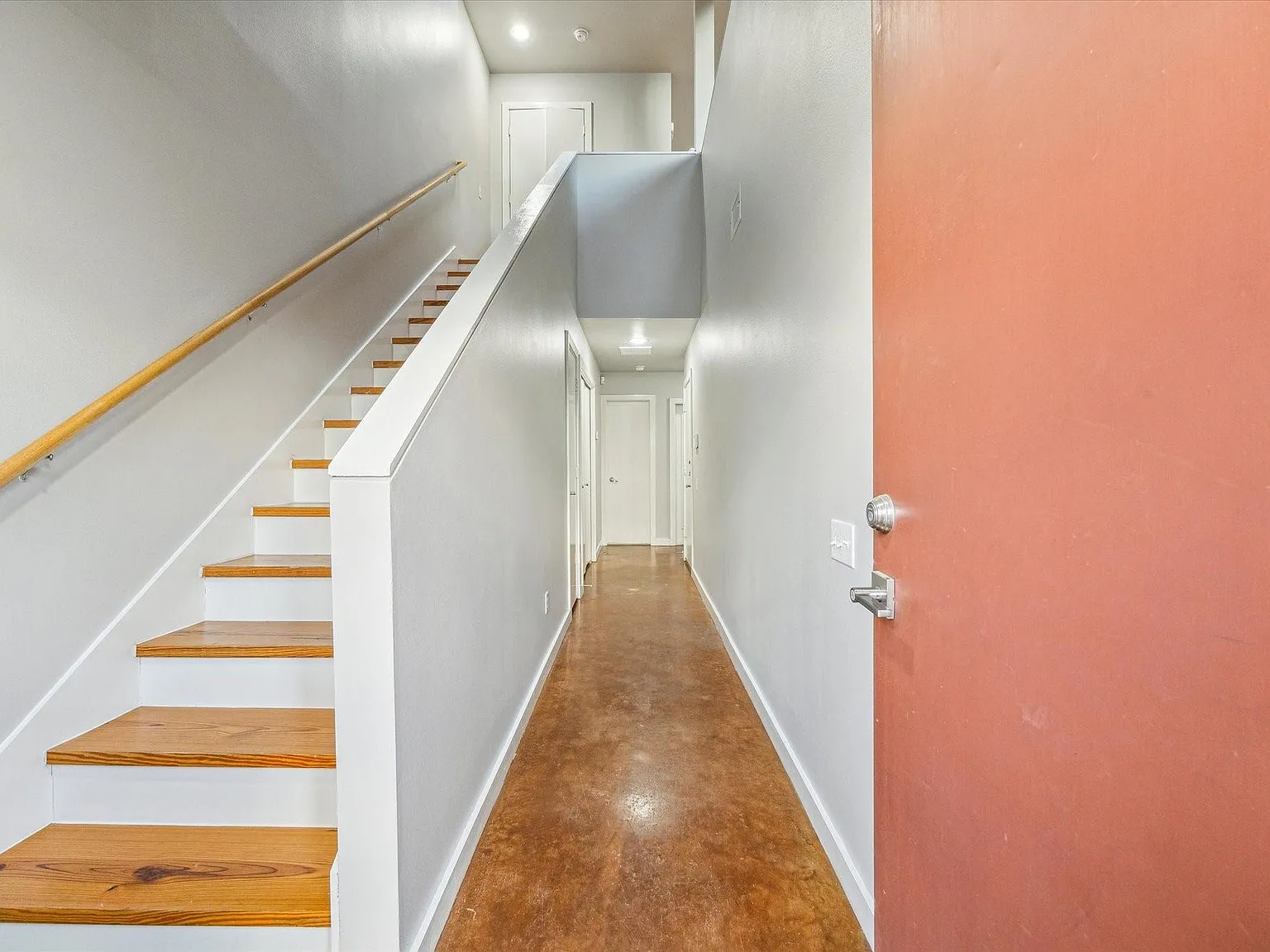 2 bed, 2.0 bath, 1938 sqft, $2,550 — Photo 2