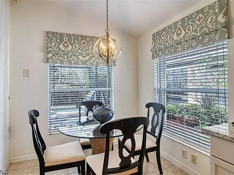 10072 Oakhurst Way — Photo 9