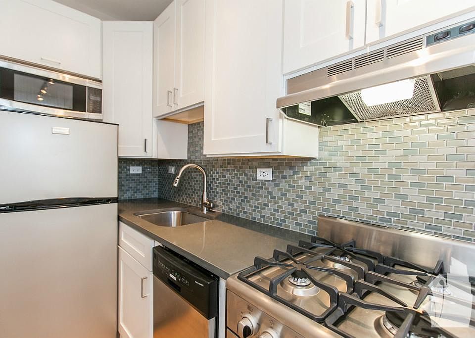 1st image of 516 W Belmont Ave
