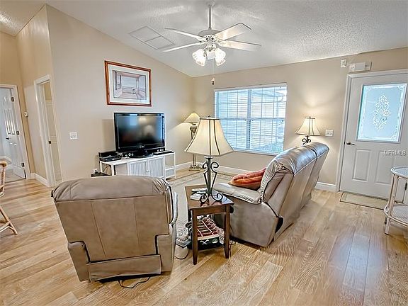 4th image of 3289 Richmond Dr
