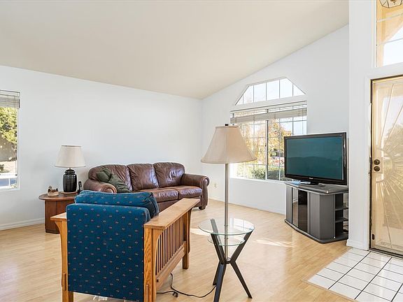 3rd image of 185 Pacific Dunes Way