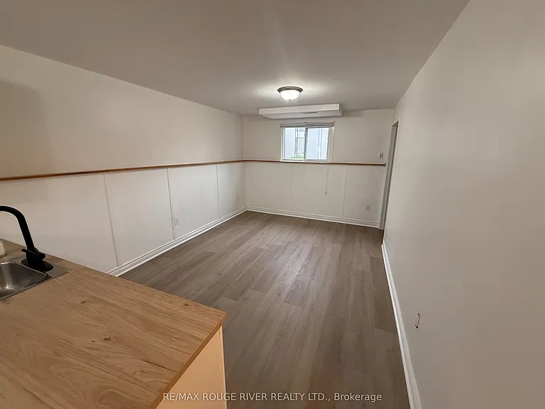 102 Turnberry Cres #LOWER — Photo 7