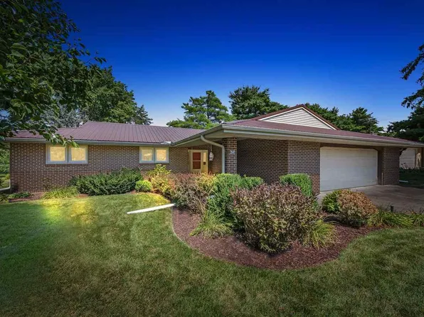 65 Turner Cir, North Liberty, IA 52317