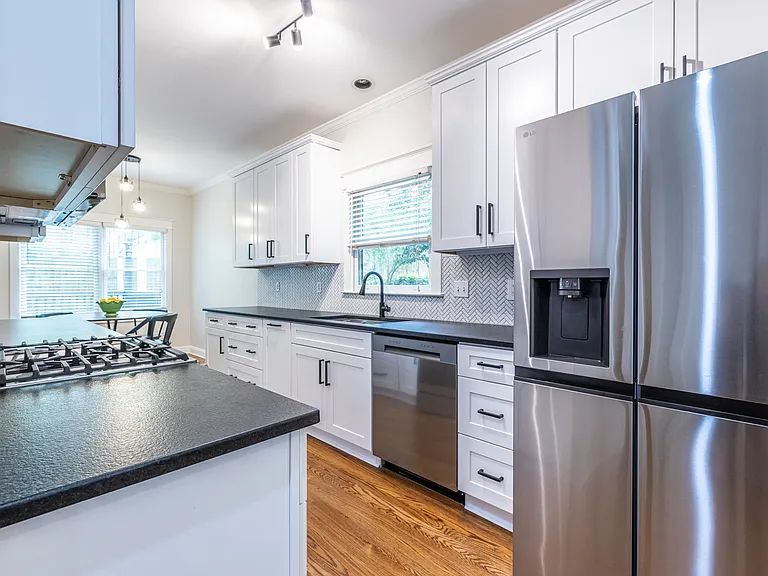 445 Loomis Ave SE — Photo 9