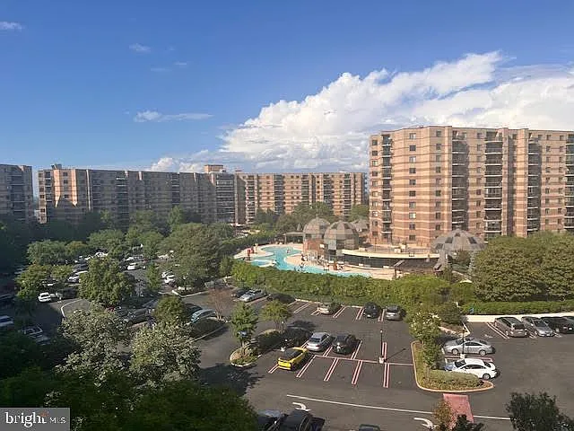 8360 Greensboro Dr #721 — Photo 36