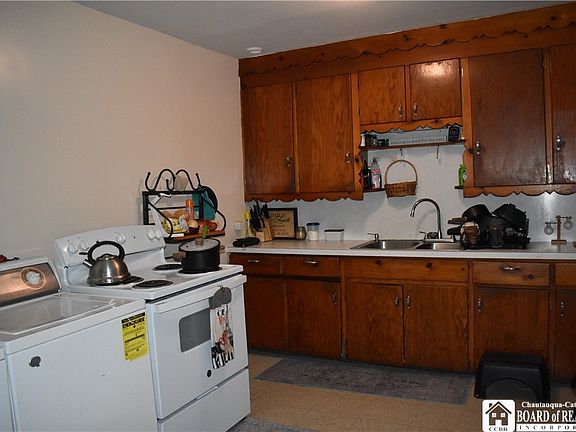 4th image of 65 Mill St