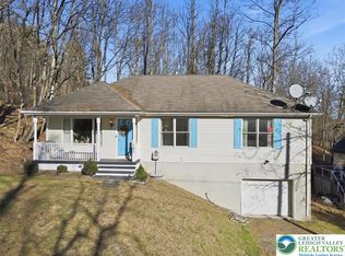 102 Longshore Cir, East Stroudsburg, PA