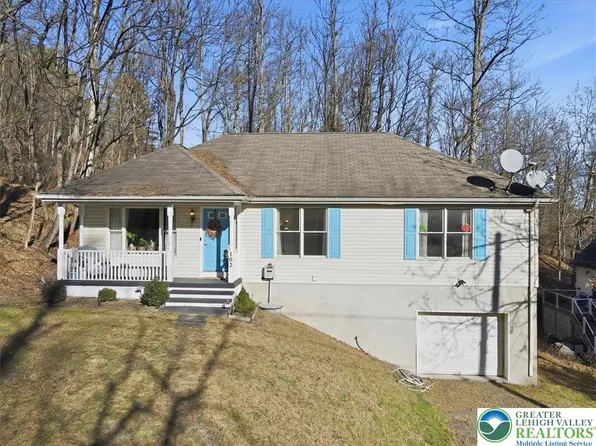 102 Longshore Cir, East Stroudsburg, PA 18302