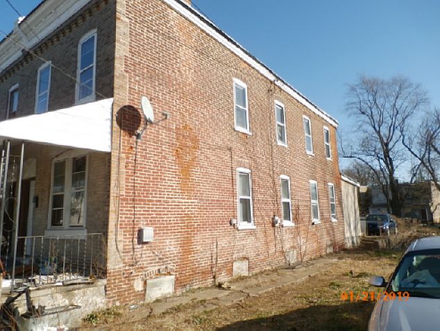 2nd image of 425 E 11th St