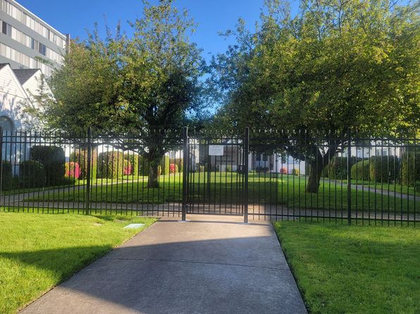 4325 NE Halsey St APT 6