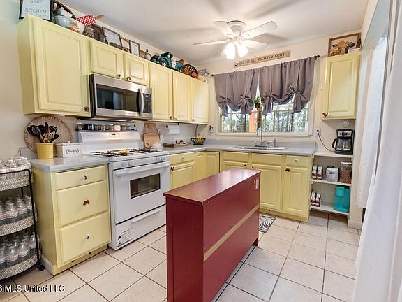 4th image of 1903 Meadowbrook St