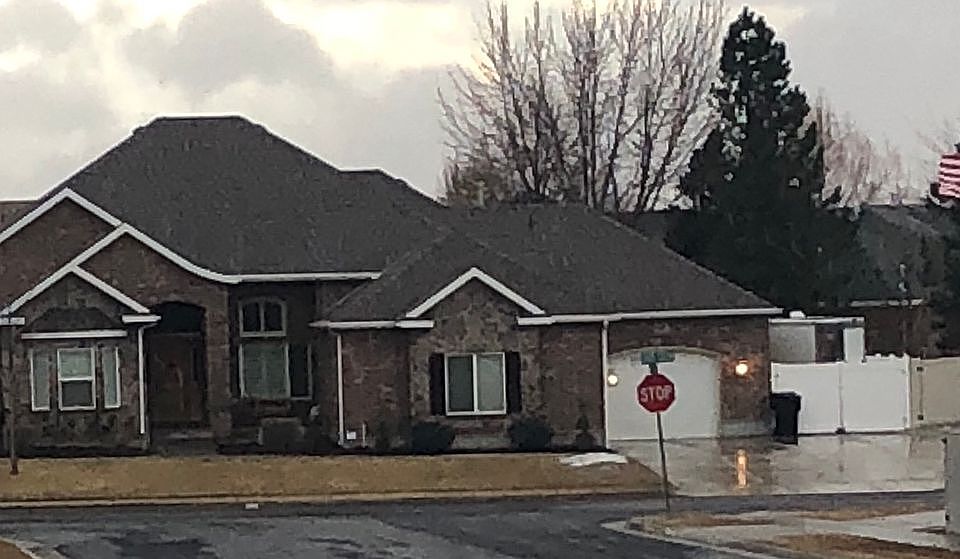 2nd image of 827 W 2400 S