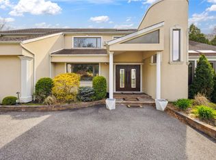 29 The Grasslands, Woodbury, NY 11797