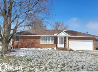 303 Bryngelson Dr, Marshalltown, IA 50158