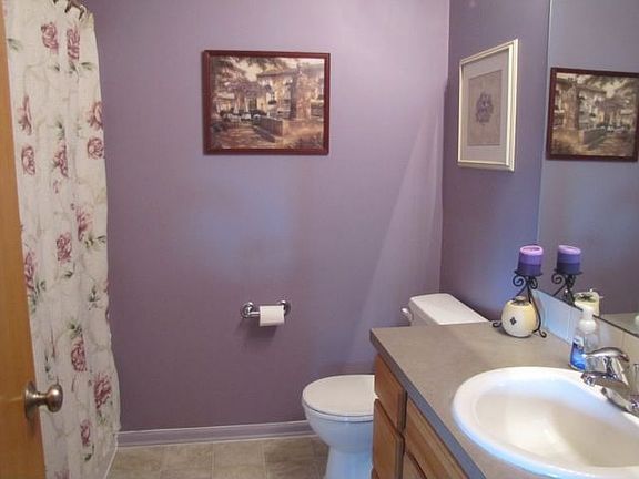 2nd main floor Bathroom