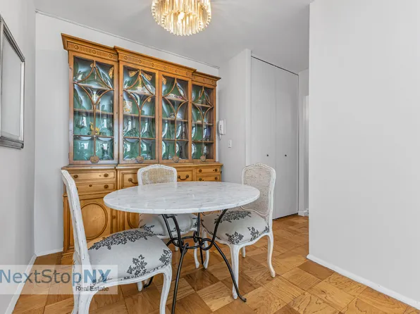 245 East 54th Street image 4 of 18