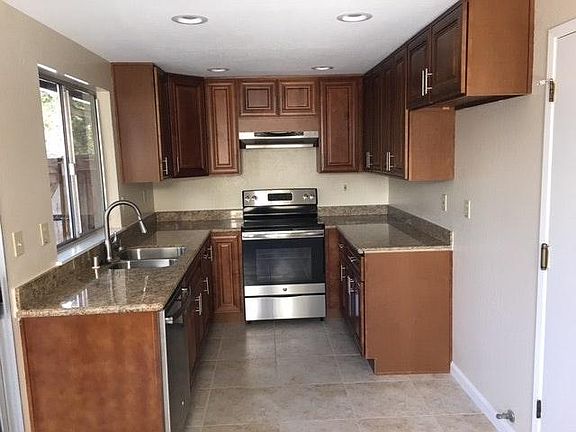 3rd image of 2631 Mabury Sq