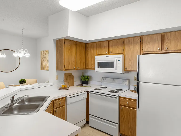 Woodmere Apartments Of Venice — Photo 12