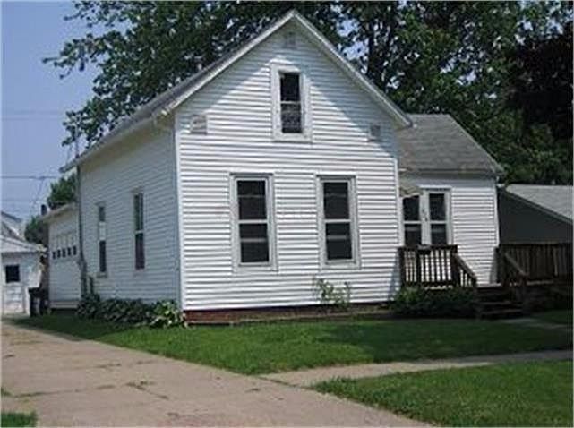 1st image of 608 S A St