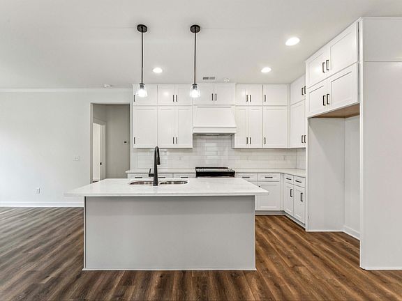 5th image of 940 Legacy Cv N