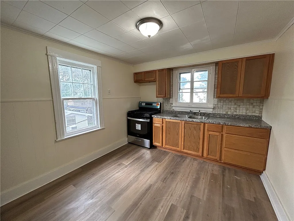 2 bed, 1.0 bath, 1542 sqft, $1,200 — Photo 3