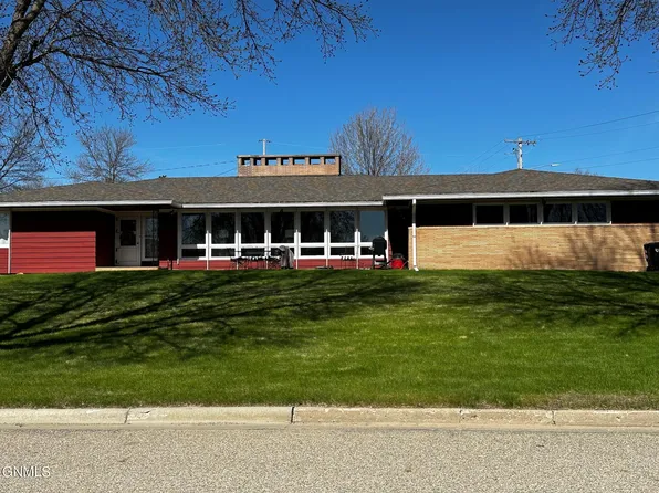 1141 Chautauqua Blvd, Valley City, ND 58072