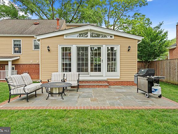 4th image of 8410 Crown Pl