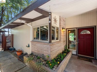 8970 Ridgemoor Rd, Oakland, CA, 94605