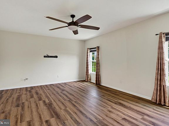 5th image of 341 Tiger Lily Dr